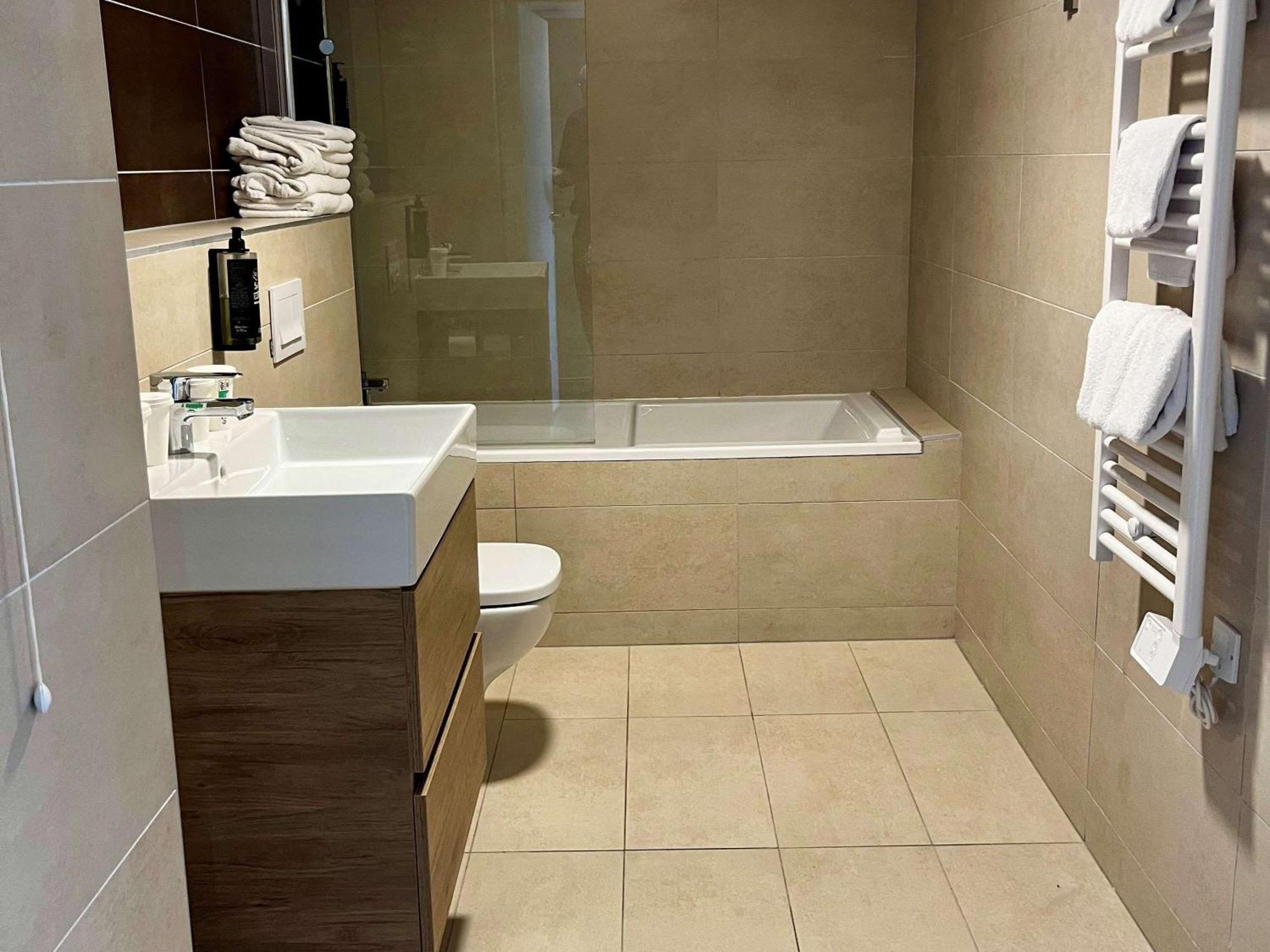 Ibis Styles Cabries Aix-En-Provence Tgv Hotel Ngoại thất bức ảnh