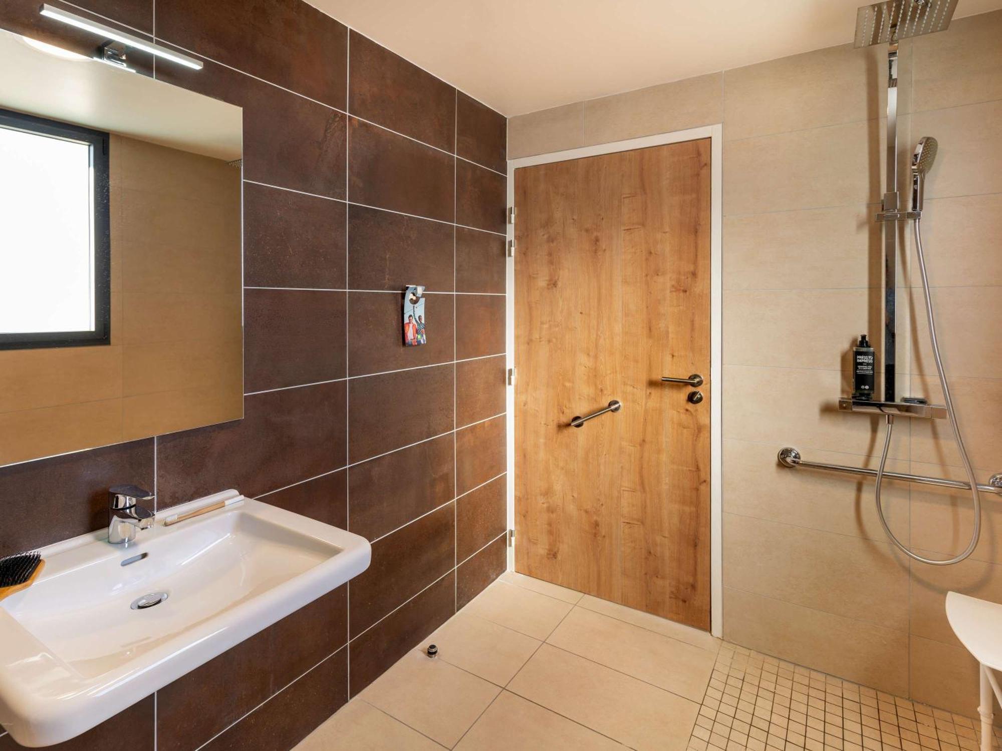 Ibis Styles Cabries Aix-En-Provence Tgv Hotel Ngoại thất bức ảnh